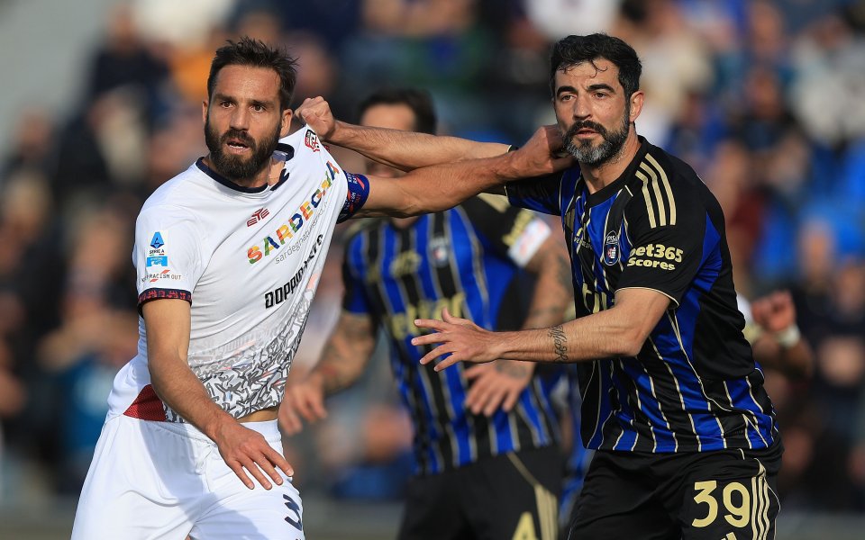 Пиза удари Каляри, Божинов остана на пейката