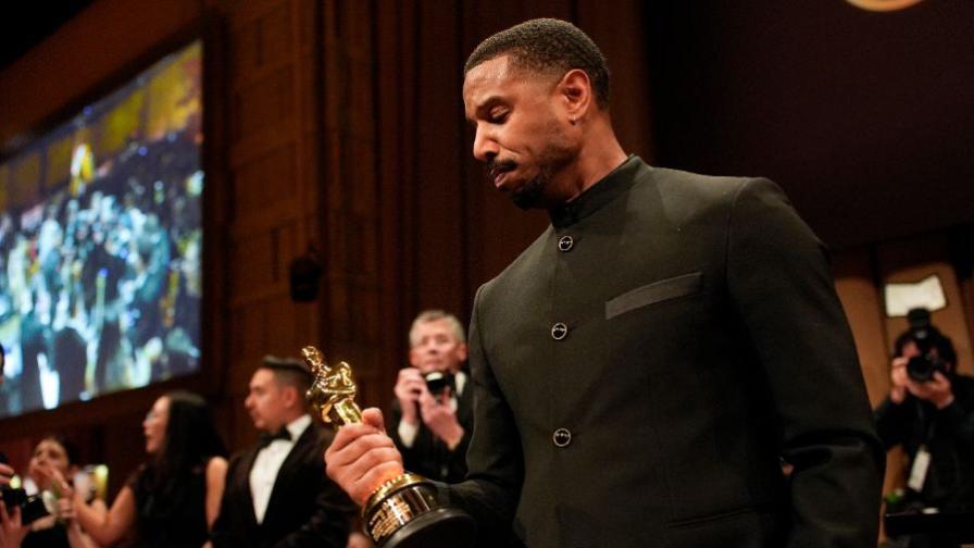 Майкъл Б. Джордан спечели първия си "Оскар" за двойната роля във филма "Грешници"
