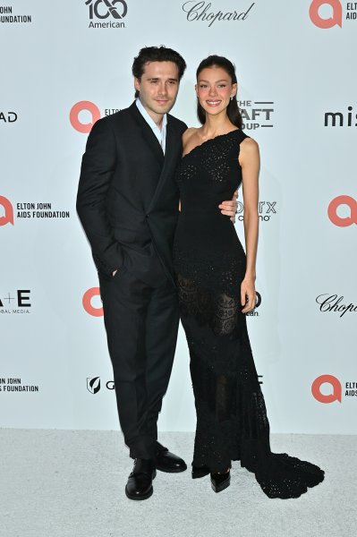 Бруклин Бекъм и Никола Пелц1