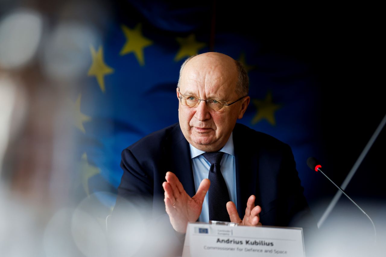 Еврокомисарят по отбраната: ЕС може да пострада от ракетни удари от Иран и руско нападение