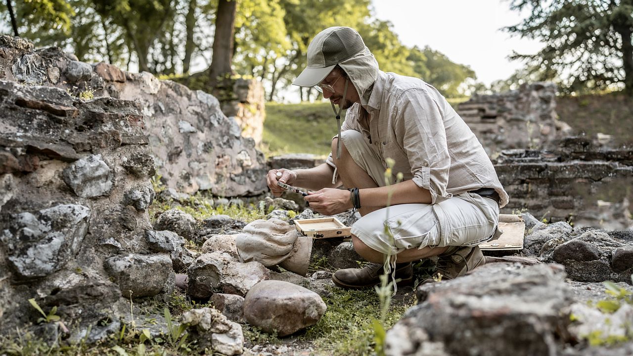 Археолози откриха изгубен средновековен град в гора край полско село