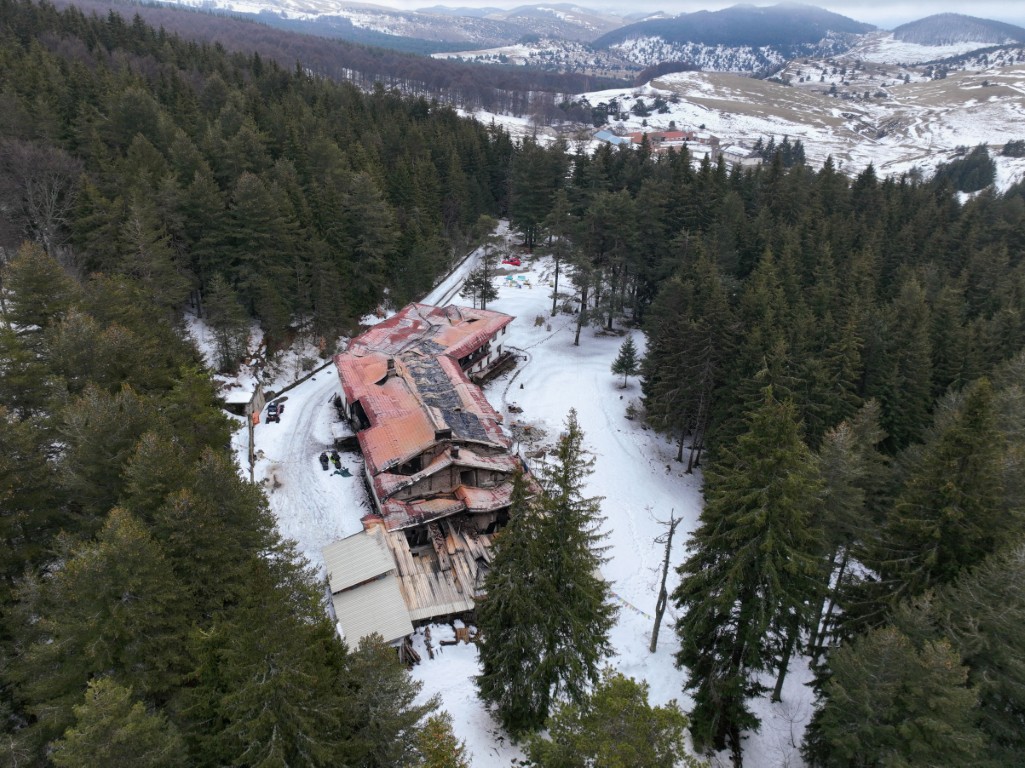 Изгасиха димящи пелети в хижа „Петрохан”