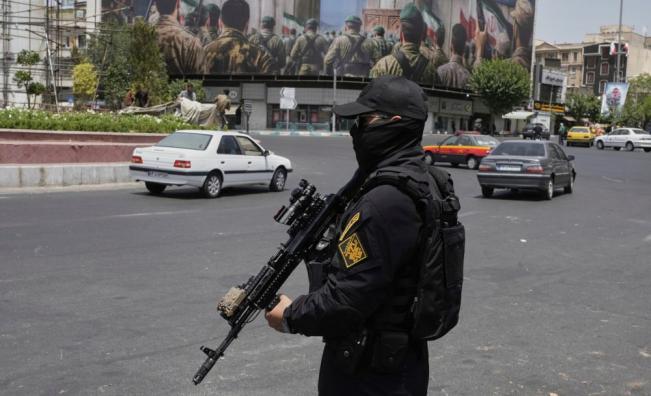 Иран арестува стотици хора