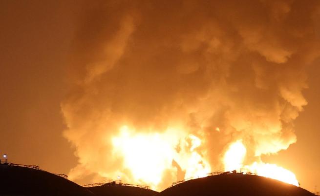 Ключово газово съоръжение в Иран гори, ударено от САЩ и Израел