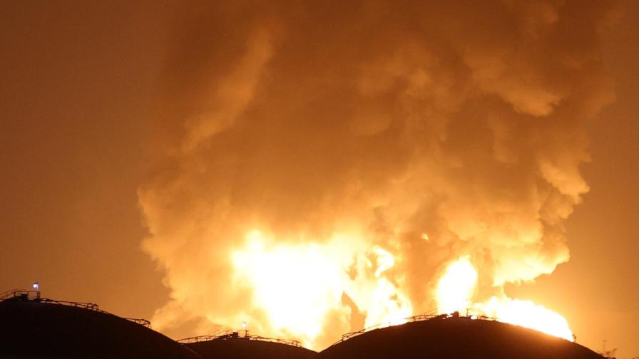 Ключово газово съоръжение в Иран гори, ударено от САЩ и Израел