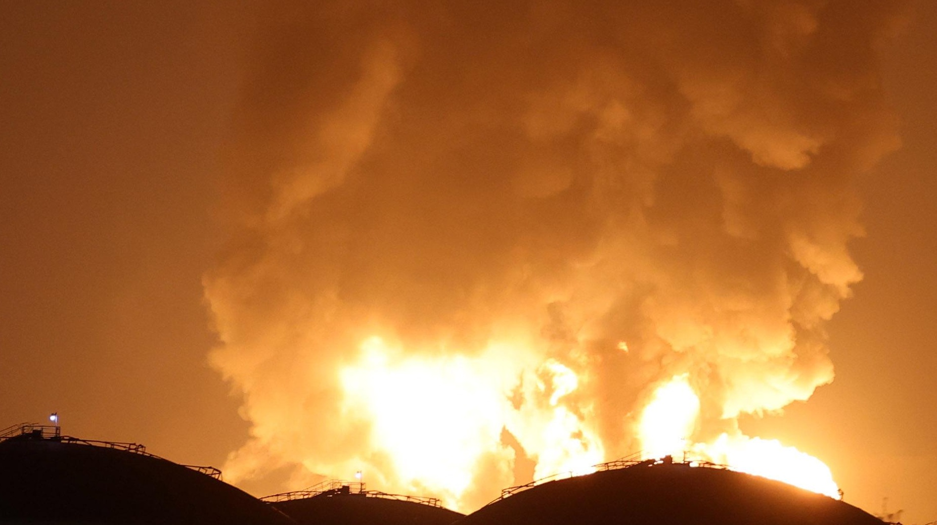 Ключово газово съоръжение в Иран гори, ударено от САЩ и Израел