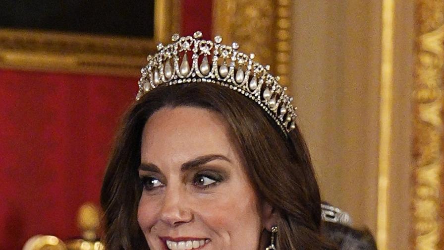 Блясък в зелено и диаманти: Ослепителната...