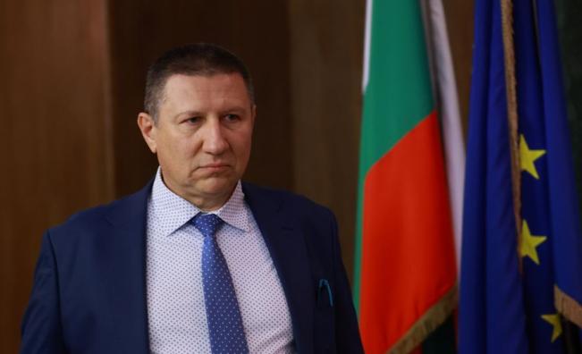 Ново предложение как да се смени Сарафов