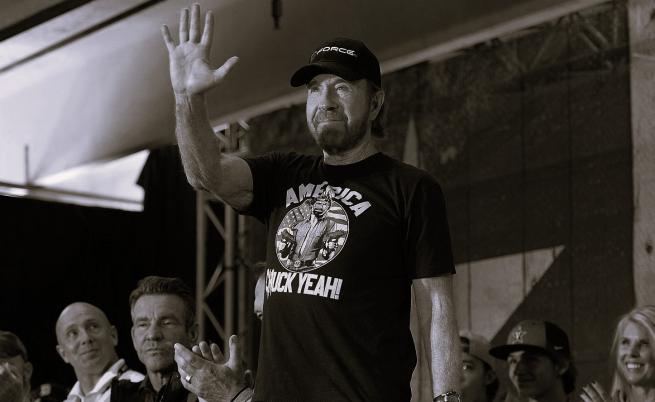 Почина Чък Норис