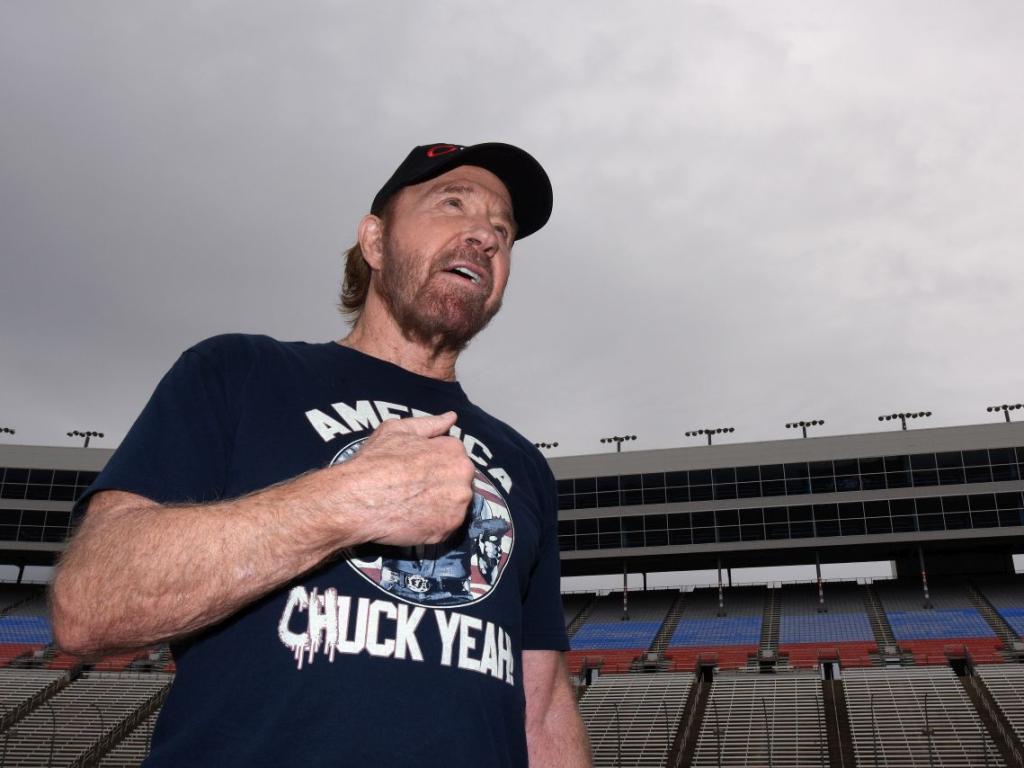 Епохата на Чък Норис приключи: Незабравимите моменти на екшън иконата през годините