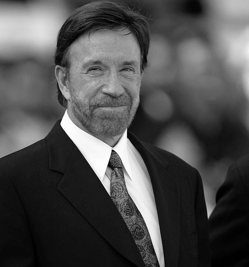 Големите екшън звезди почетоха Чък Норис: Пази се, зъл свят, на портите ти стои важен ангел