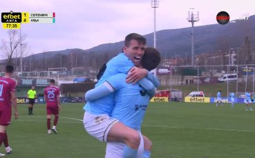 Антонио Вутов също се разписа във вратата на Септември