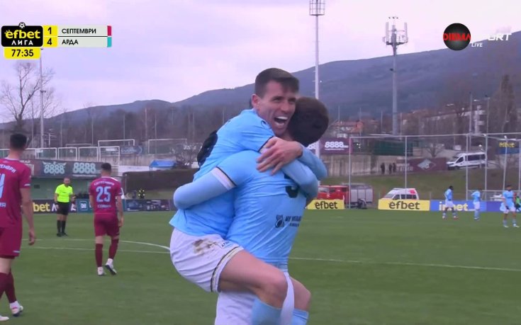 Антонио Вутов също се разписа във вратата на Септември