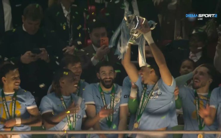 Манчестър Сити вдигна трофея от Карабао Къп - награждаването на 