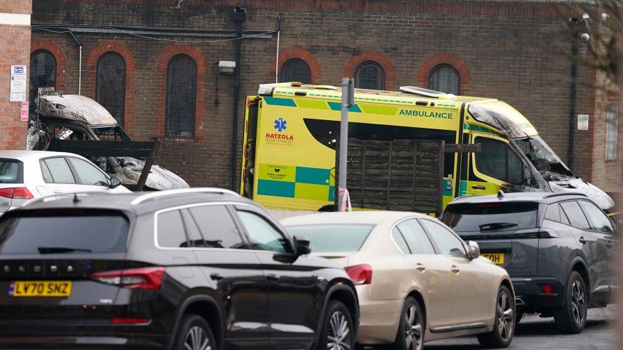 Подпалиха линейки на еврейската служба за спешна помощ в Лондон