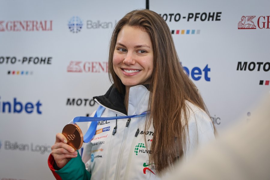Лора Христова се завърва в България след Зимните олимпийски игри1