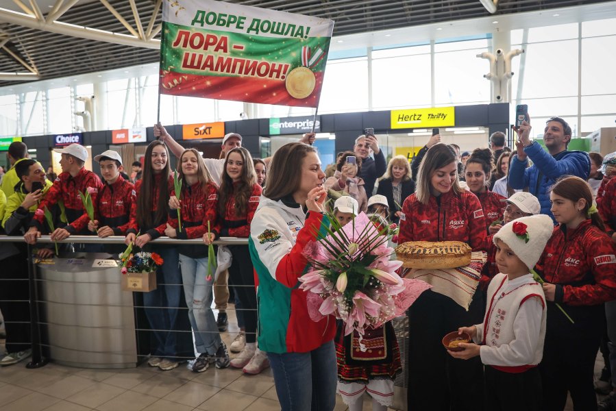 Лора Христова се завърва в България след Зимните олимпийски игри1