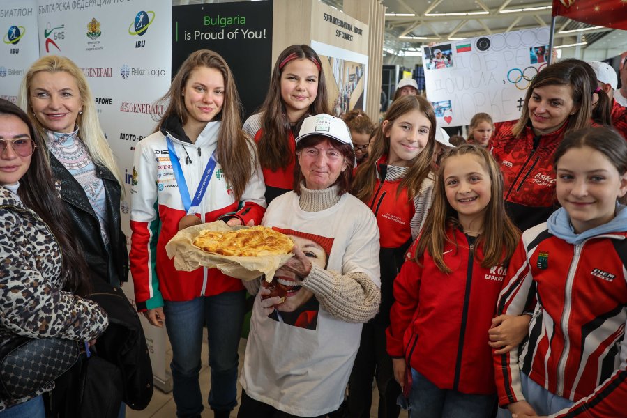 Лора Христова се завърва в България след Зимните олимпийски игри1