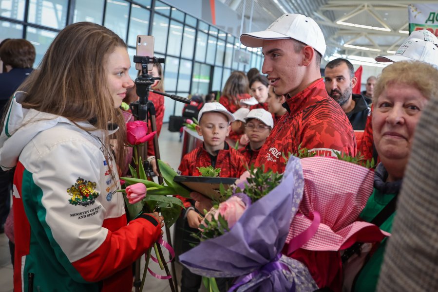 Лора Христова се завърва в България след Зимните олимпийски игри1