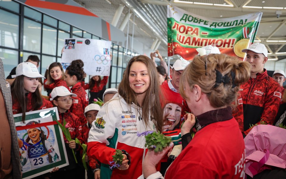 Лора Христова се завърна в България след Зимните олимпийски игри в Милано-Кортина 2026