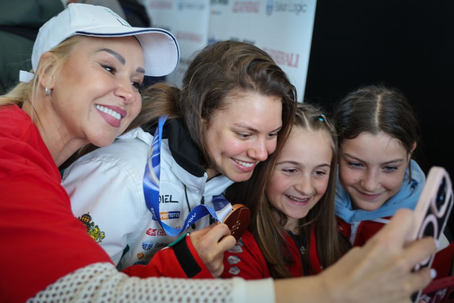 Лора Христова се завърва в България след Зимните олимпийски игри1