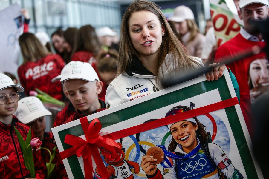 Лора Христова се завърна в България1
