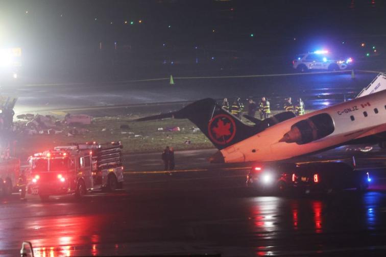 Инцидент със самолет на летище ЛаГуардия в Ню Йорк