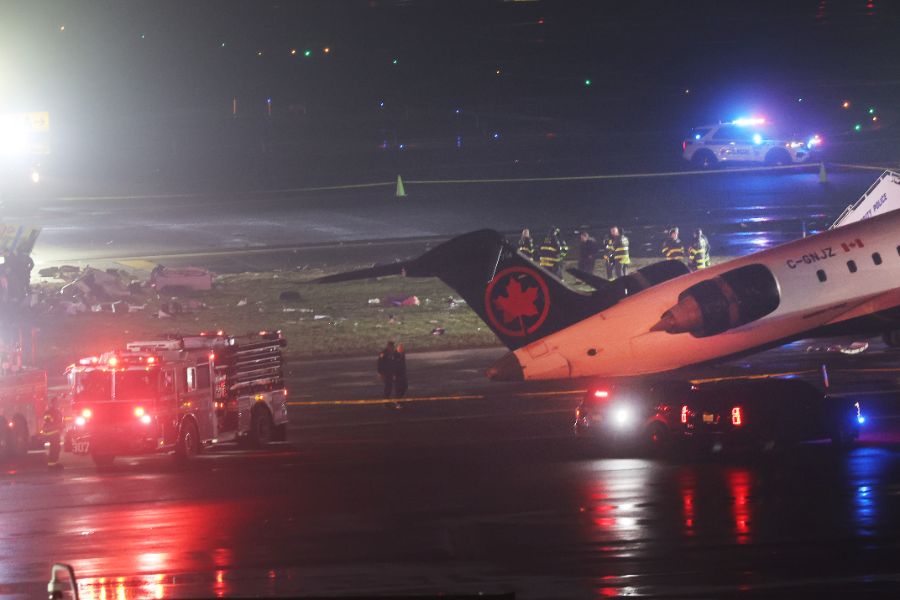 <p>Инцидент със самолет на летище "ЛаГуардия" в Ню Йорк.</p>