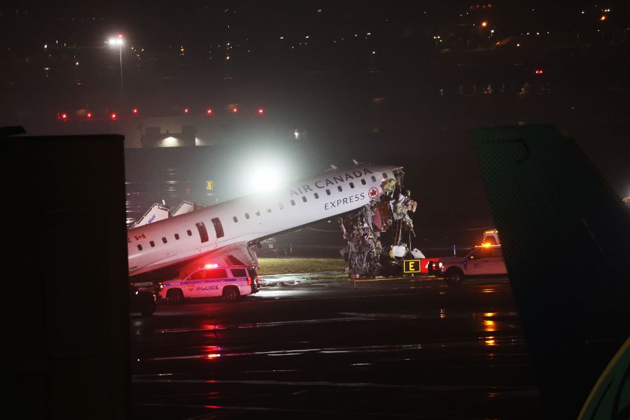 <p>Инцидент със самолет на летище "ЛаГуардия" в Ню Йорк.</p>