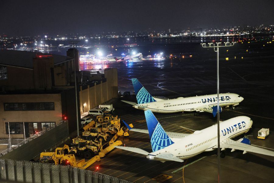 <p>Инцидент със самолет на летище "ЛаГуардия" в Ню Йорк.</p>