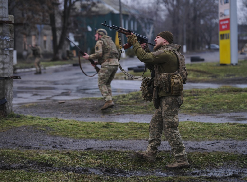 За първи път, посред бял ден, Русия ударя Украйна със стотици дронове