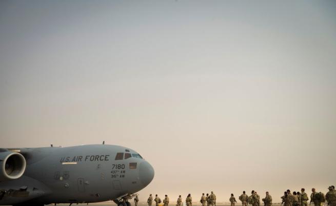 Дронове поразиха резервоар за гориво на летището в Кувейт, избухна пожар