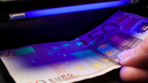 Петима задържани за схемата с фалшивите 1,2 млн. евробанкноти