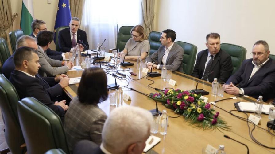 МС: Към момента няма опасност от недостиг на горива