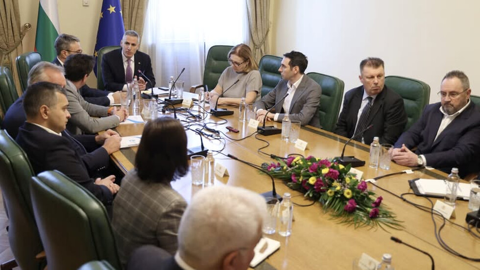 МС: Към момента няма опасност от недостиг на горива