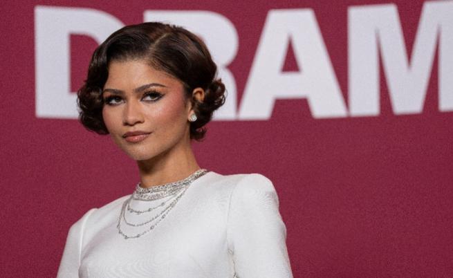 Зендая с нова булчинска рокля и впечатляващи бижута на премиерата на 