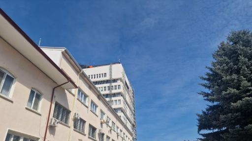 Пожар горя на покрива на общината в Разград