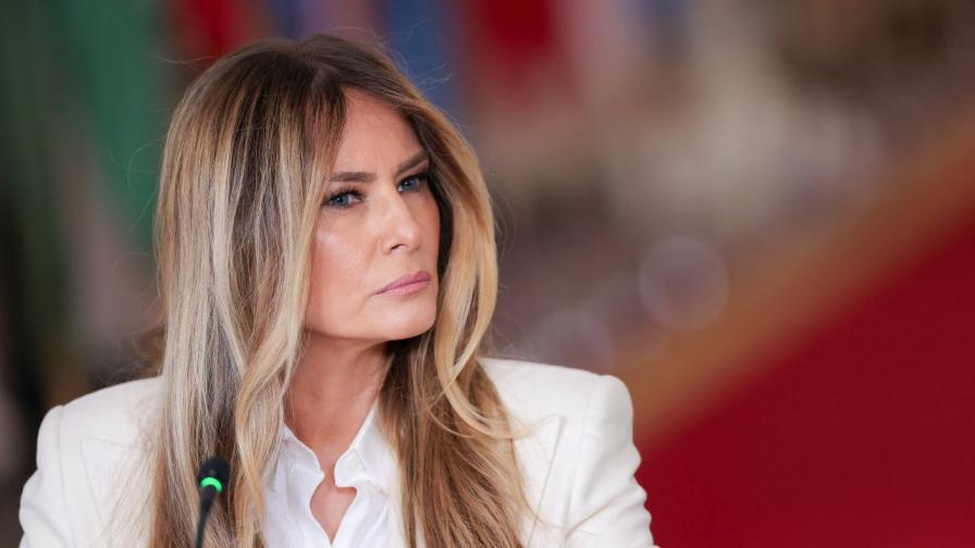 <p>Спалня, бар и душове в облаците: Мелания Тръмп ще лети в джет за 70 милиона долара</p>