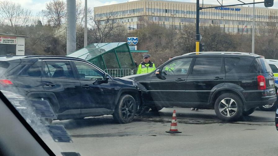 Тежка катастрофа в София, жена е в болница