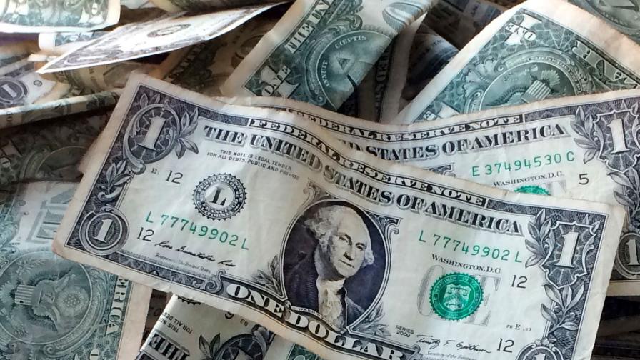 Исторически прецедент: Подписът на Тръмп ще фигурира върху 100-доларови банкноти