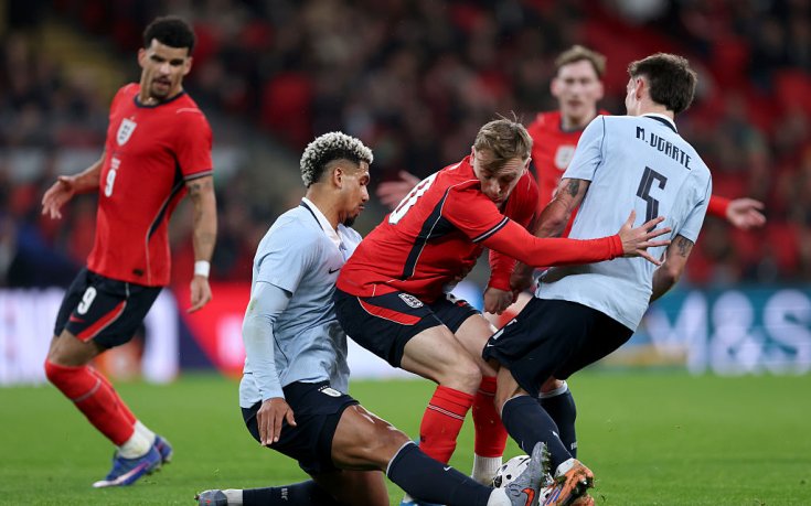 Обяснението за казуса с двата жълти картона на Англия - Уругвай