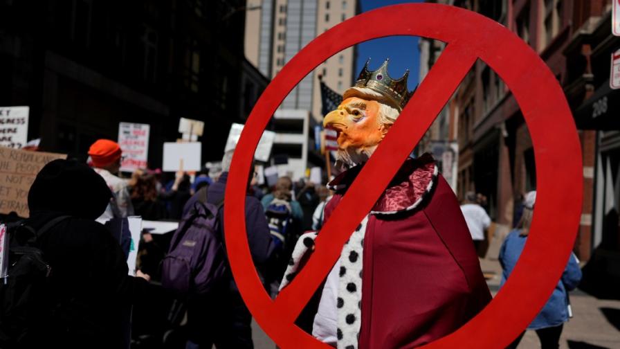 Протестна вълна в САЩ: Милиони излязоха срещу Доналд Тръмп под надслов „Без крале“