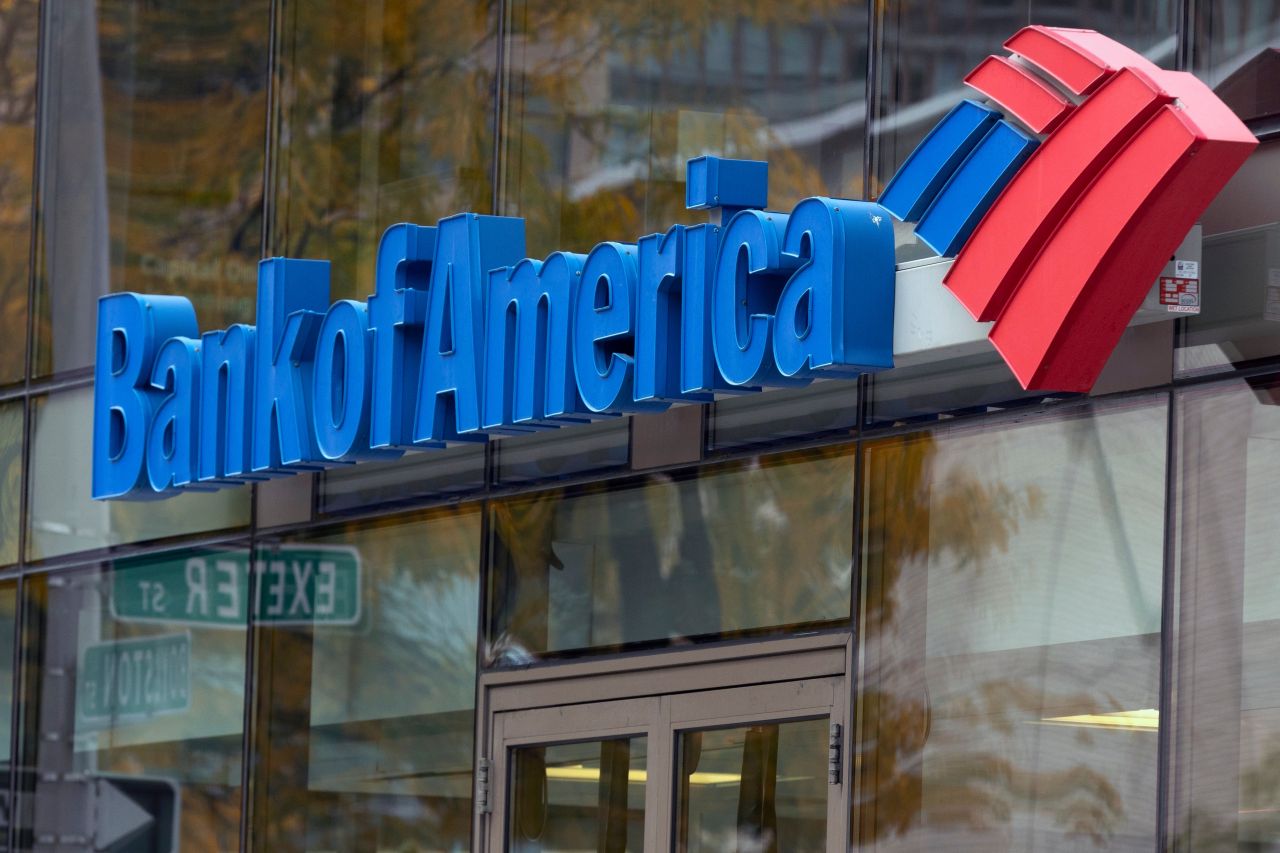 Френската полиция арестува още двама за опита за взрив пред Bank of America в Париж