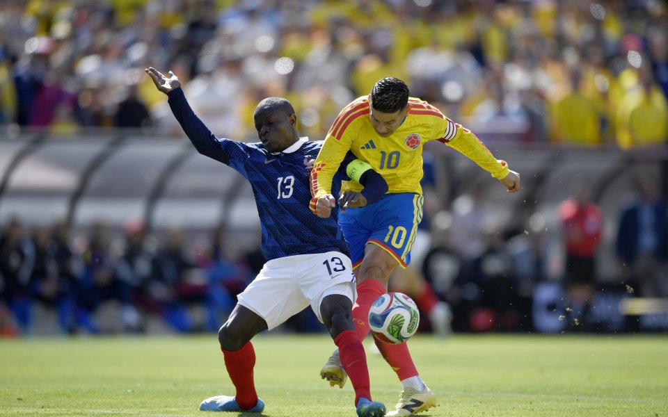 Франция тресна Колумбия, Мбапе влезе от пейката