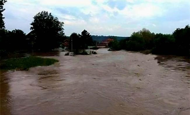 Преля река Черни Лом в село Априлово, има готовност за евакуация на населението