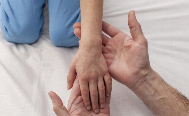 Болницата Бяла Слатина спря приема на пациенти с морбили, пращат заразените в Плевен