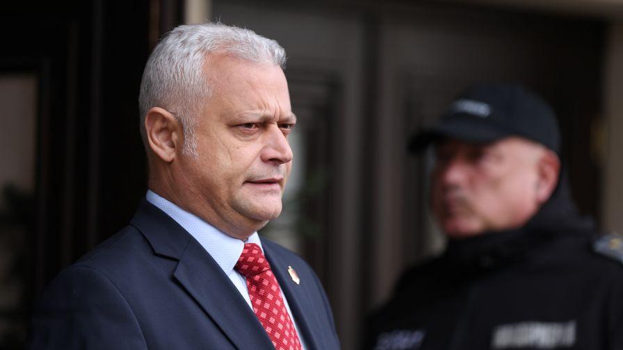 Вътрешният министър: Емилия Русинова е пътувала в чужбина с Петьо Петров - Еврото