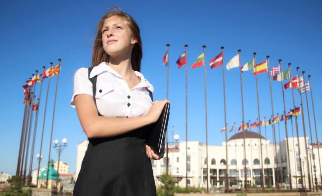 Как български момичета могат да станат „Посланик за един ден”