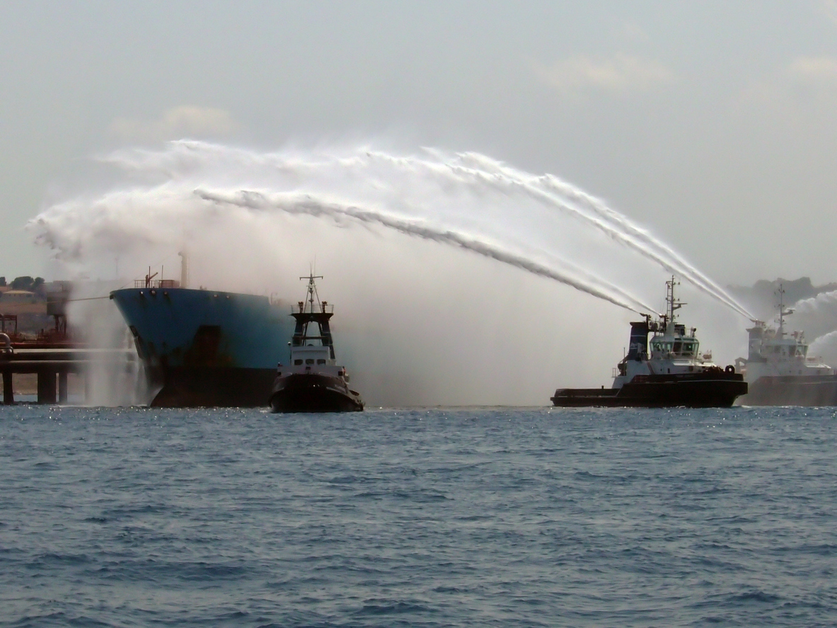 Иран: Ормузкият проток ще остане затворен за "вражеските страни"