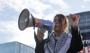 Франция задържа евродепутатка за възхвала на тероризъм